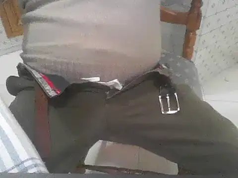 Snapshot of polloiw chatting on 03-18-25, 12:36 polloiw online show from 03-18-25, 12:36