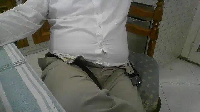 Snapshot of polloiw chatting on 10-23-25, 12:48 polloiw online show from 10-23-25, 12:48