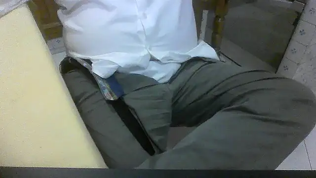 Snapshot of polloiw chatting on 10-28-25, 01:36 polloiw online show from 10-28-25, 01:36