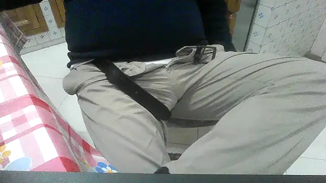 Snapshot of polloiw chatting on 11-17-25, 10:26 polloiw online show from 11-17-25, 10:26