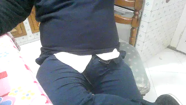 Snapshot of polloiw chatting on 11-24-25, 02:39 polloiw online show from 11-24-25, 02:39