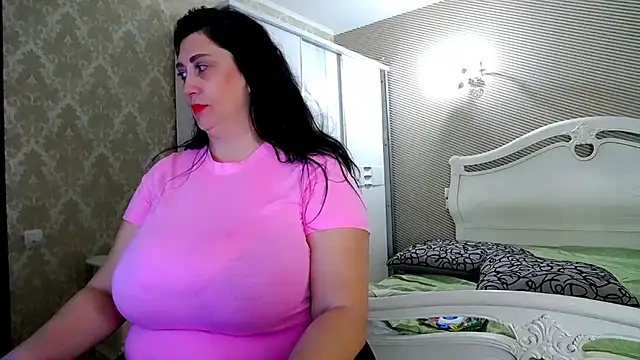 Evelyn Shy online show from 10-26-25, 02:23