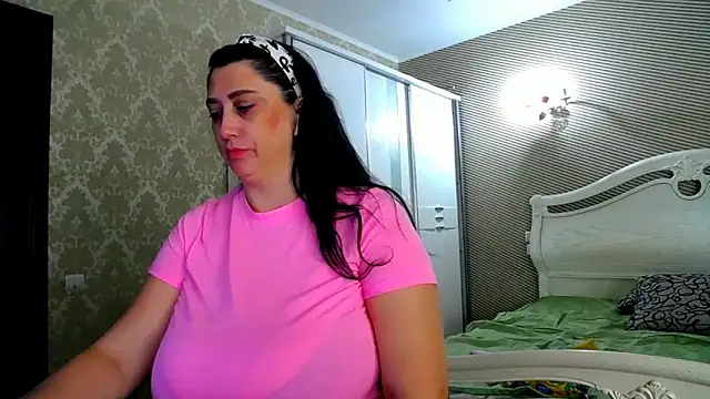 Evelyn Shy online show from 11-14-25, 07:29