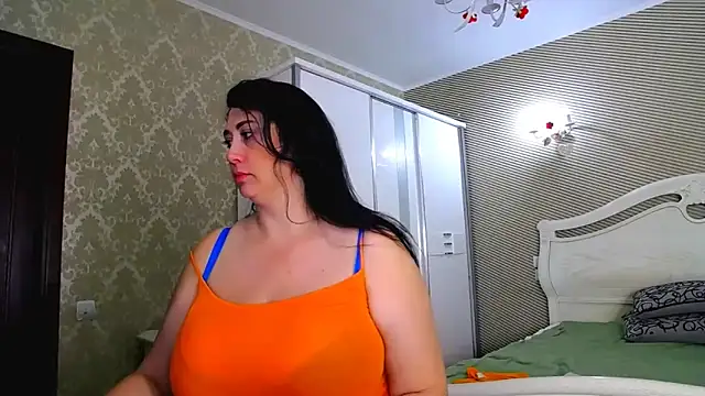 Snapshot of Evelyn_Shy chatting on 12-18-25, 06:41 Evelyn Shy online show from 12-18-25, 06:41