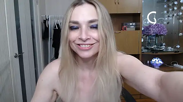 Mika Passion online show from 01-29-25, 03:04