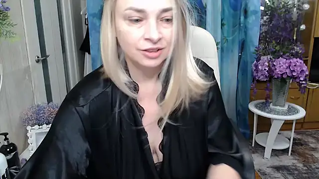 Mika Passion online show from 11-30-25, 09:35