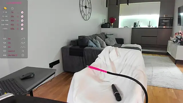 Snapshot of Juicy_Bella chatting on 11-28-25, 07:05 Juicy Bella online show from 11-28-25, 07:05