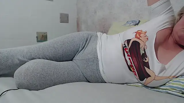 Snapshot of Miss_Night21 chatting on 11-28-25, 06:05 Miss Night21 online show from 11-28-25, 06:05