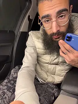 Snapshot of Av0caT chatting on 12-17-25, 12:27 Av0caT online show from 12-17-25, 12:27