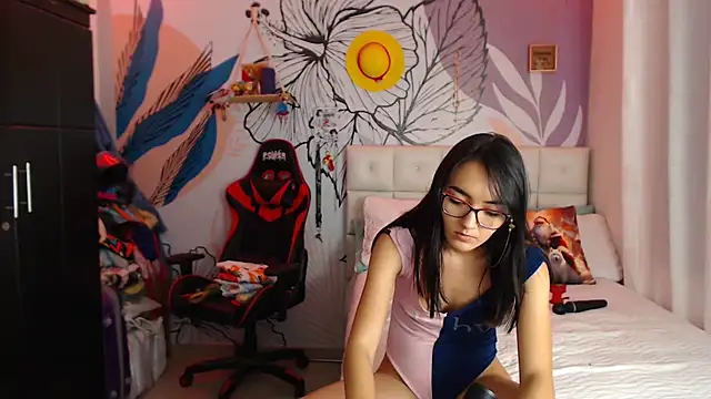 LinzyBaner online show from 12-16-24, 12:26