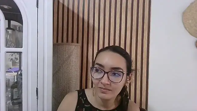 LinzyBaner online show from 02-13-25, 06:05