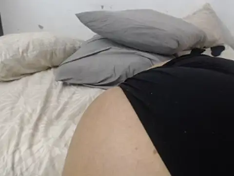 Snapshot of XHotJuicyBootyXX chatting on 01-24-25, 10:43 XHotJuicyBootyXX online show from 01-24-25, 10:43