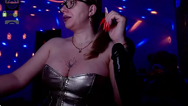 Snapshot of SonyaDevon chatting on 02-12-25, 04:12 SonyaDevon online show from 02-12-25, 04:12