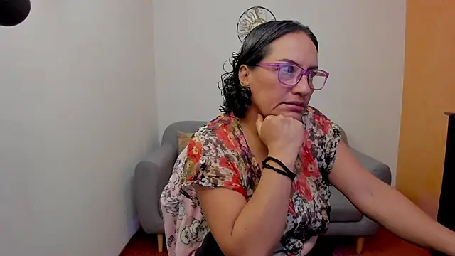 Snapshot of scarlet_wet chatting on 06-11-26, 11:36 scarlet wet online show from 06-11-26, 11:36