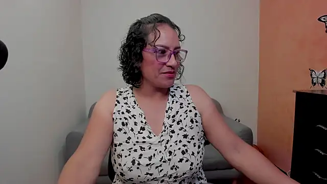 Snapshot of scarlet_wet chatting on 06-19-26, 11:41 scarlet wet online show from 06-19-26, 11:41