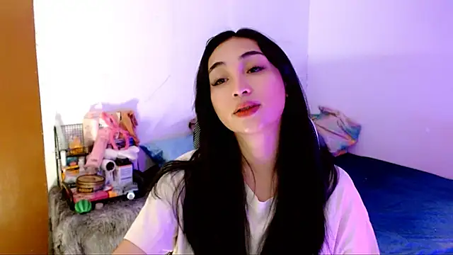 Snapshot of SweetLilly_18 chatting on 10-15-25, 02:11 SweetLilly 18 online show from 10-15-25, 02:11