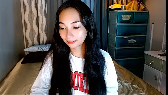 SweetLilly 18 online show from 05-23-26, 03:45