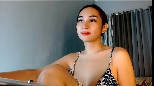 Snapshot of SweetLilly_18 chatting on 07-13-26, 04:04 SweetLilly 18 online show from 07-13-26, 04:04