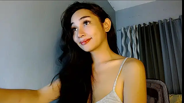 Snapshot of SweetLilly_18 chatting on 07-15-26, 03:45 SweetLilly 18 online show from 07-15-26, 03:45