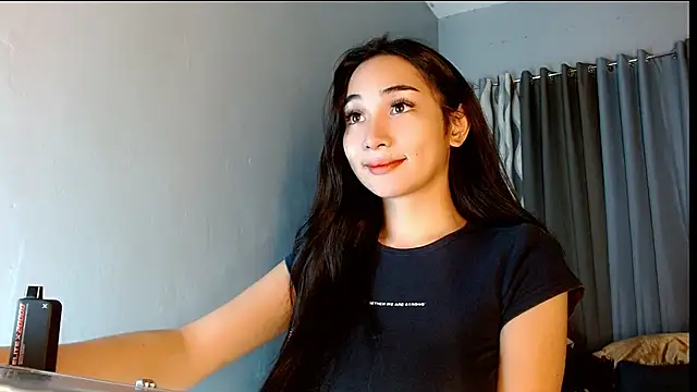 Snapshot of SweetLilly_18 chatting on 07-18-26, 03:11 SweetLilly 18 online show from 07-18-26, 03:11