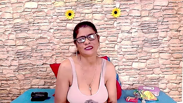 Snapshot of IndianAllure chatting on 05-16-26, 05:48 IndianAllure online show from 05-16-26, 05:48