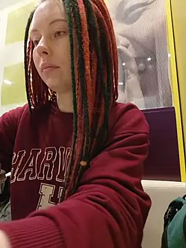 Snapshot of Frost_foxy chatting on 11-15-25, 01:58 Frost foxy online show from 11-15-25, 01:58