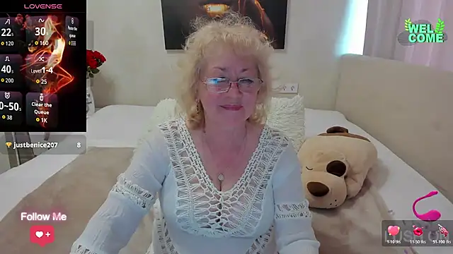 Snapshot of laylaroma chatting on 07-13-26, 02:09 laylaroma online show from 07-13-26, 02:09