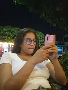 Snapshot of DAELAA chatting on 01-11-25, 01:16 DAELAA online show from 01-11-25, 01:16