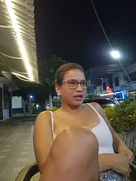 Snapshot of DAELAA chatting on 01-16-25, 02:41 DAELAA online show from 01-16-25, 02:41