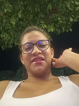 Snapshot of DAELAA chatting on 02-22-25, 03:12 DAELAA online show from 02-22-25, 03:12