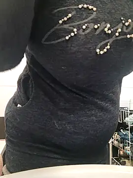 Snapshot of Elza01 chatting on 02-11-25, 06:19 Elza01 online show from 02-11-25, 06:19