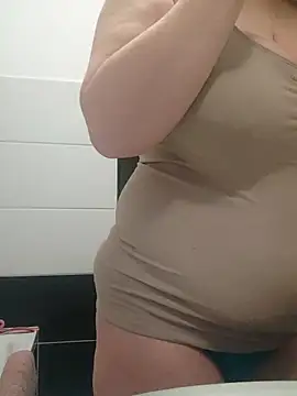 Snapshot of Elza01 chatting on 02-14-25, 06:23 Elza01 online show from 02-14-25, 06:23