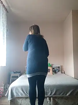 Snapshot of Elza01 chatting on 02-16-25, 08:10 Elza01 online show from 02-16-25, 08:10