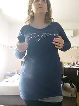 Snapshot of Elza01 chatting on 03-23-25, 07:53 Elza01 online show from 03-23-25, 07:53