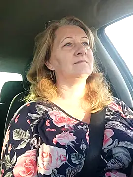 Snapshot of Elza01 chatting on 09-19-25, 05:53 Elza01 online show from 09-19-25, 05:53