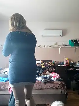 Snapshot of Elza01 chatting on 10-12-25, 08:46 Elza01 online show from 10-12-25, 08:46