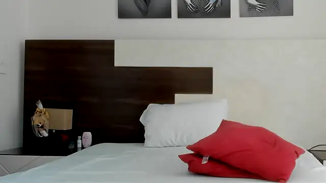 Snapshot of SexyCaitlynHot chatting on 06-09-26, 08:20 SexyCaitlynHot online show from 06-09-26, 08:20