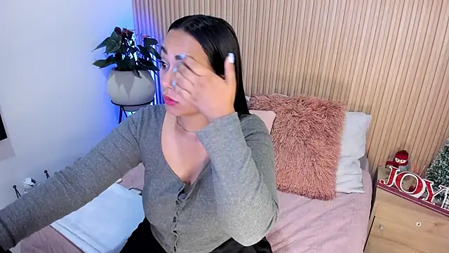 Snapshot of AMELIE_xx chatting on 12-02-24, 01:24 AMELIE xx online show from 12-02-24, 01:24