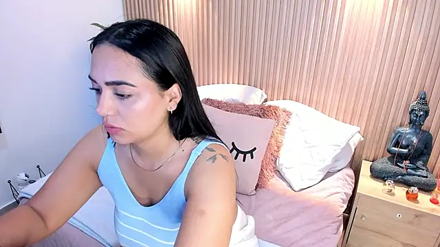 Snapshot of AMELIE_xx chatting on 01-19-25, 01:44 AMELIE xx online show from 01-19-25, 01:44