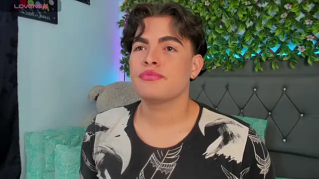 Snapshot of kamii_22 chatting on 01-25-25, 09:04 kamii 22 online show from 01-25-25, 09:04