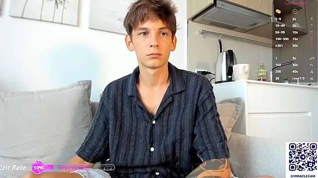 Snapshot of MiracleCam chatting on 10-17-25, 12:01 MiracleCam online show from 10-17-25, 12:01