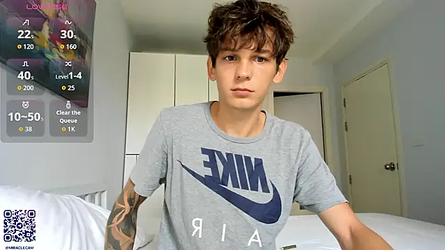 Snapshot of MiracleCam chatting on 11-10-25, 01:59 MiracleCam online show from 11-10-25, 01:59