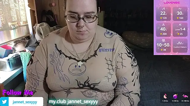 Snapshot of JannetPie chatting on 07-17-26, 12:01 JannetPie online show from 07-17-26, 12:01