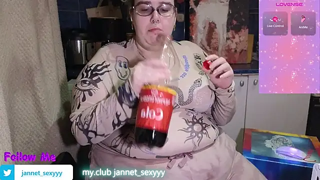 Snapshot of JannetPie chatting on 07-18-26, 01:21 JannetPie online show from 07-18-26, 01:21