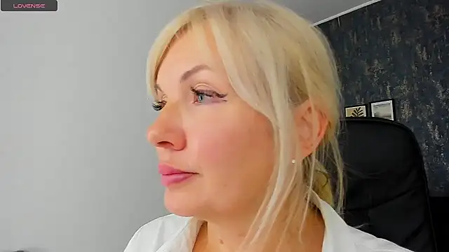 Snapshot of Abby_Moore_ chatting on 12-05-24, 09:39 Abby Moore online show from 12-05-24, 09:39