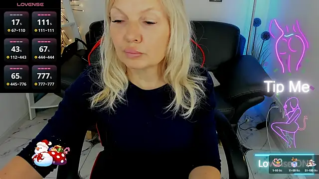 Snapshot of Abby_Moore_ chatting on 03-18-25, 01:31 Abby Moore online show from 03-18-25, 01:31