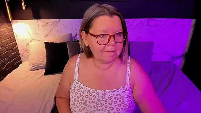 Shannonshine online show from 10-25-25, 05:26