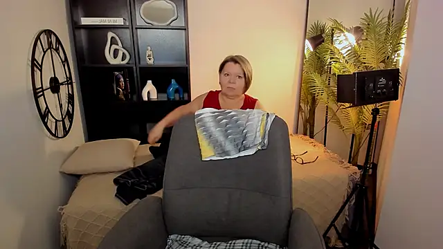Shannonshine online show from 05-14-26, 01:07
