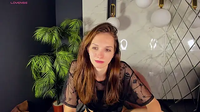 Snapshot of MirandaGlow chatting on 12-19-24, 12:45 MirandaGlow online show from 12-19-24, 12:45