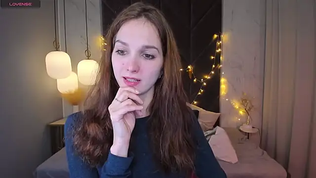 Snapshot of MirandaGlow chatting on 01-05-25, 05:41 MirandaGlow online show from 01-05-25, 05:41